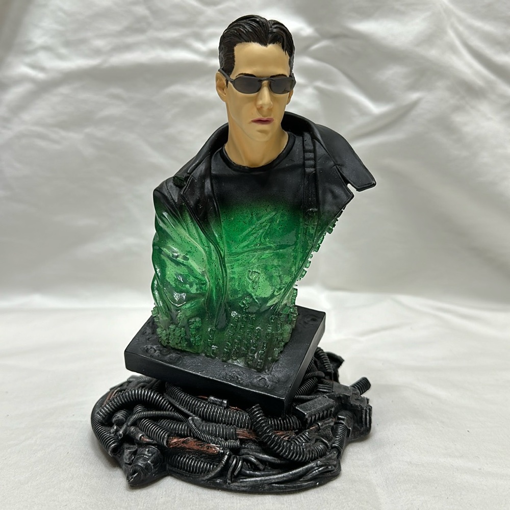 MATRIX Neo light up bust
